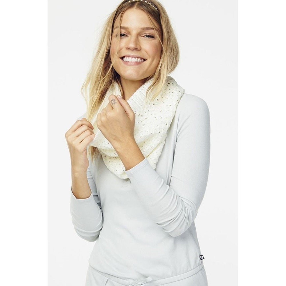 Fabletics Infinity Scarf Cream Gold Metallic Knit Shimmer Neck Warmer Boho Cozy